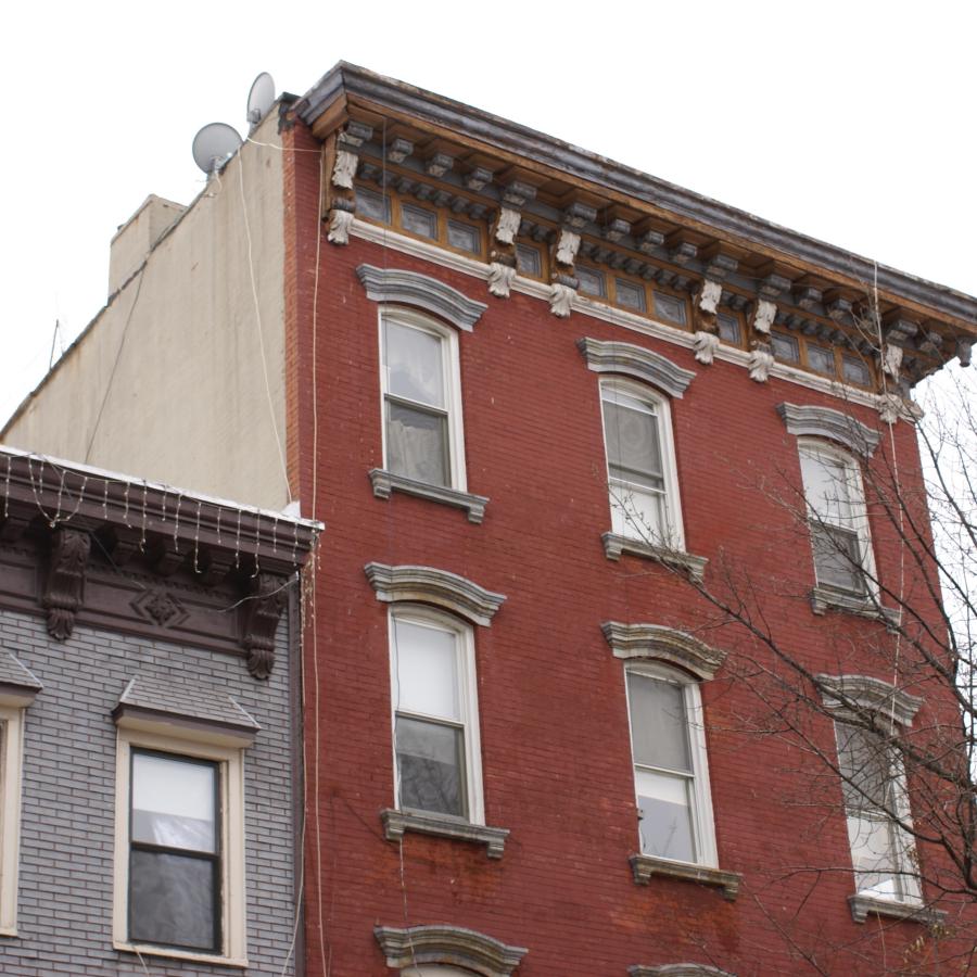 79 Berry Street, detail view of cornice